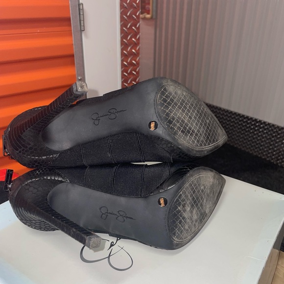 Boots - Picture 6 of 9